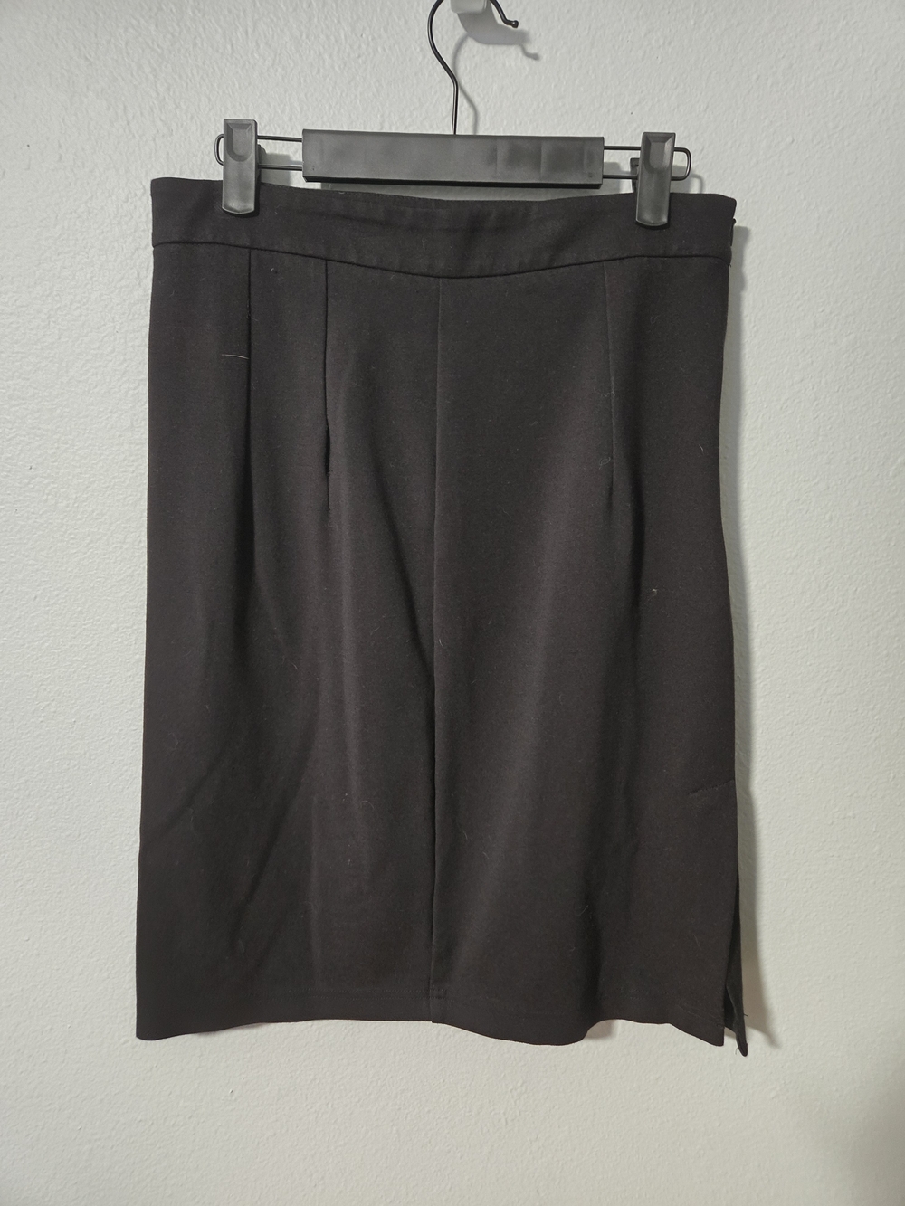 Elegant Black Midi Pencil Skirt